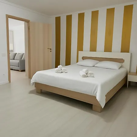 Hotel apartamentowy Dd - Iuliu Moldovan